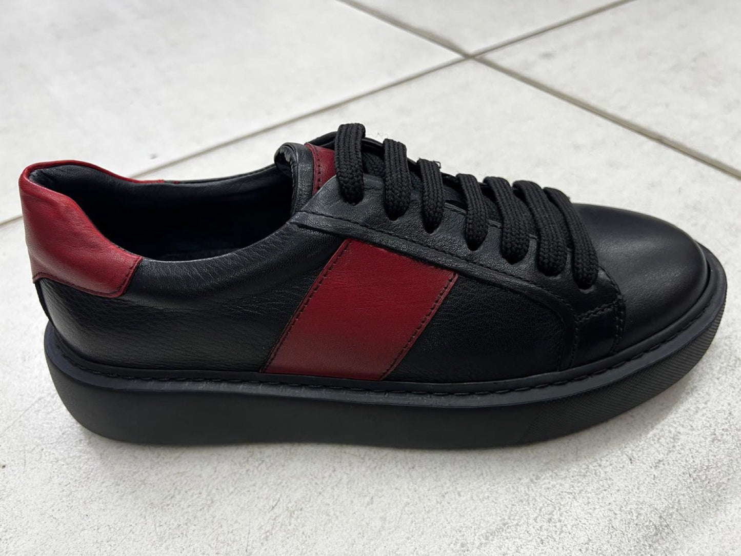 black sneaker casual with red stripes 