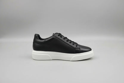 black casual men sneaker 