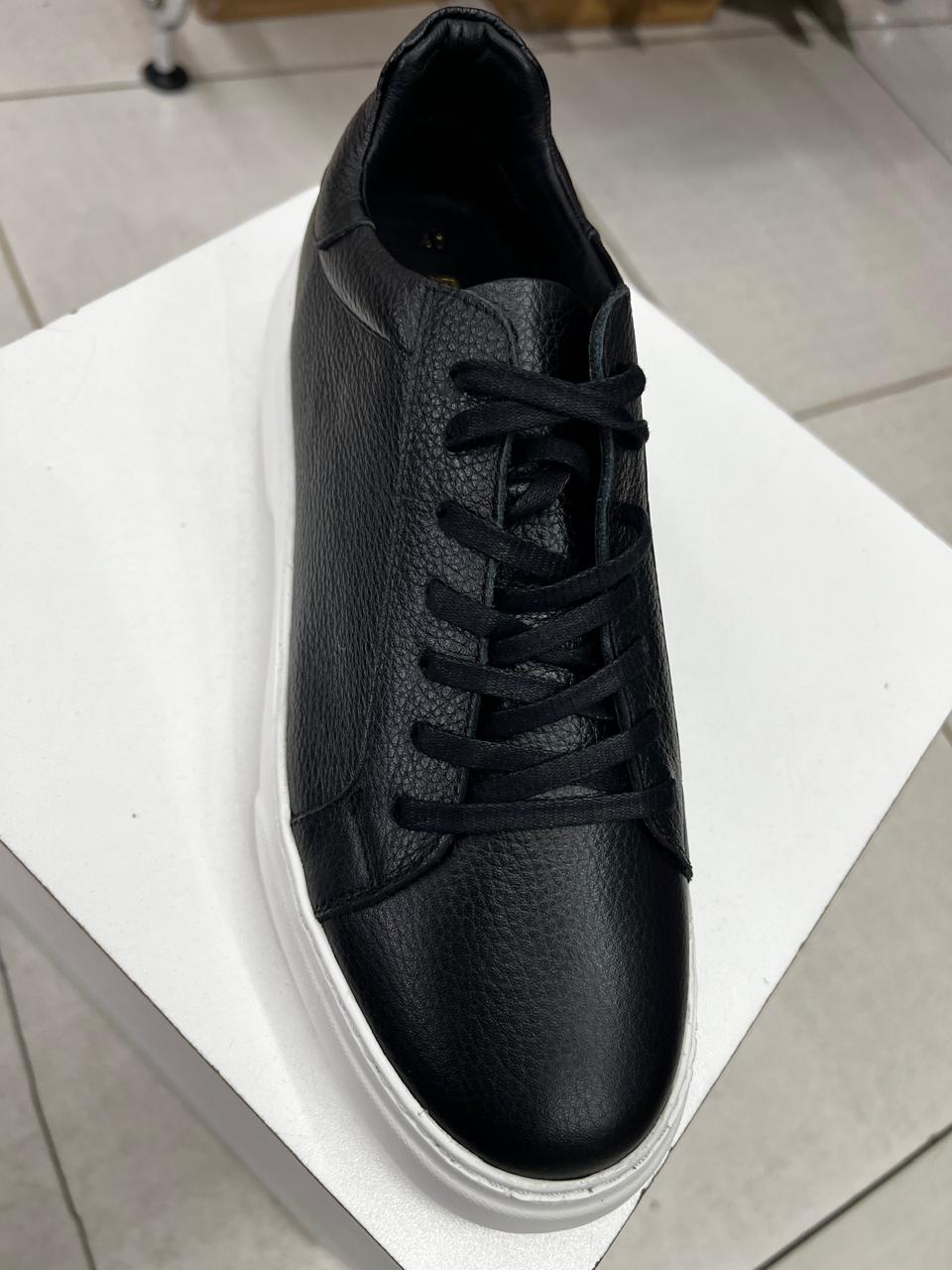 black casual mens sneaker for men