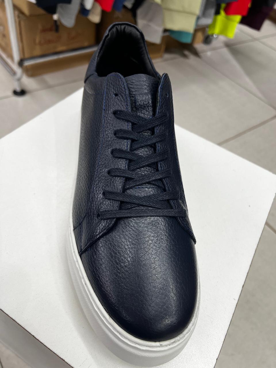 navy sneaker casual for men